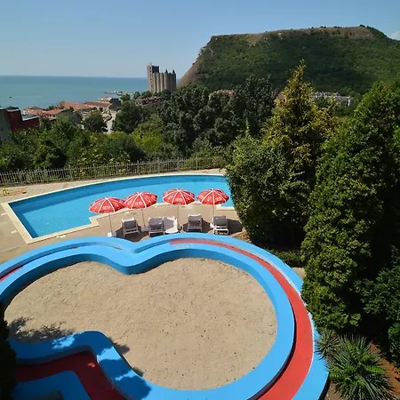 מלון Kavarna Hotel
