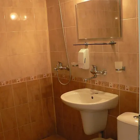 מלון Kavarna Hotel *