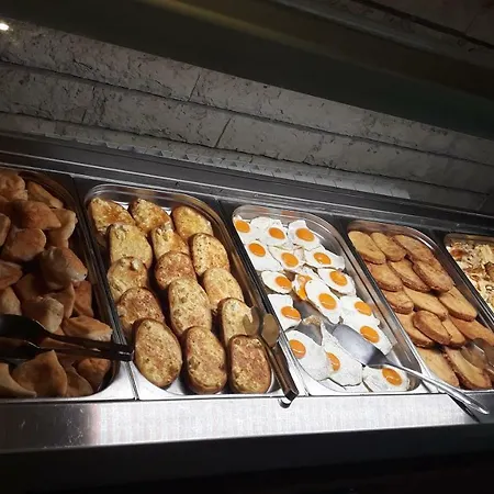 Kavarna Hotel * קברנה